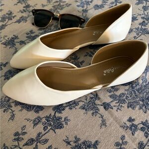 Amazon Classic Cream Flats